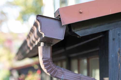 Durable Fort Lewis gutters in WA near 98433
