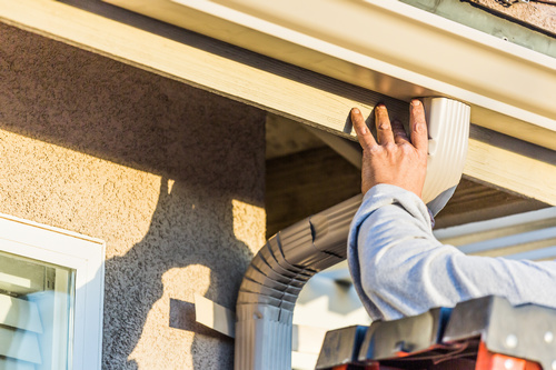Reliable Kenmore gutter services in WA near 98028