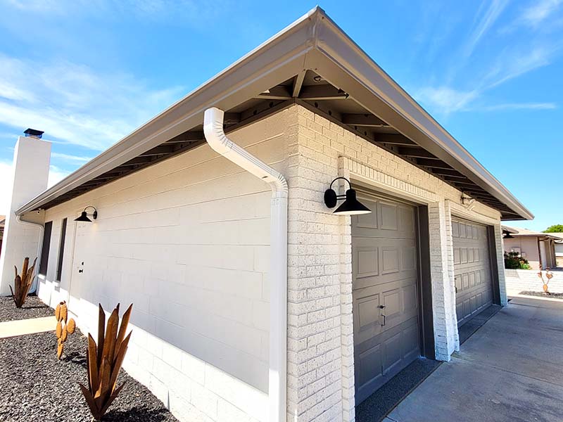 Professional Issaquah gutter services in WA near 98027